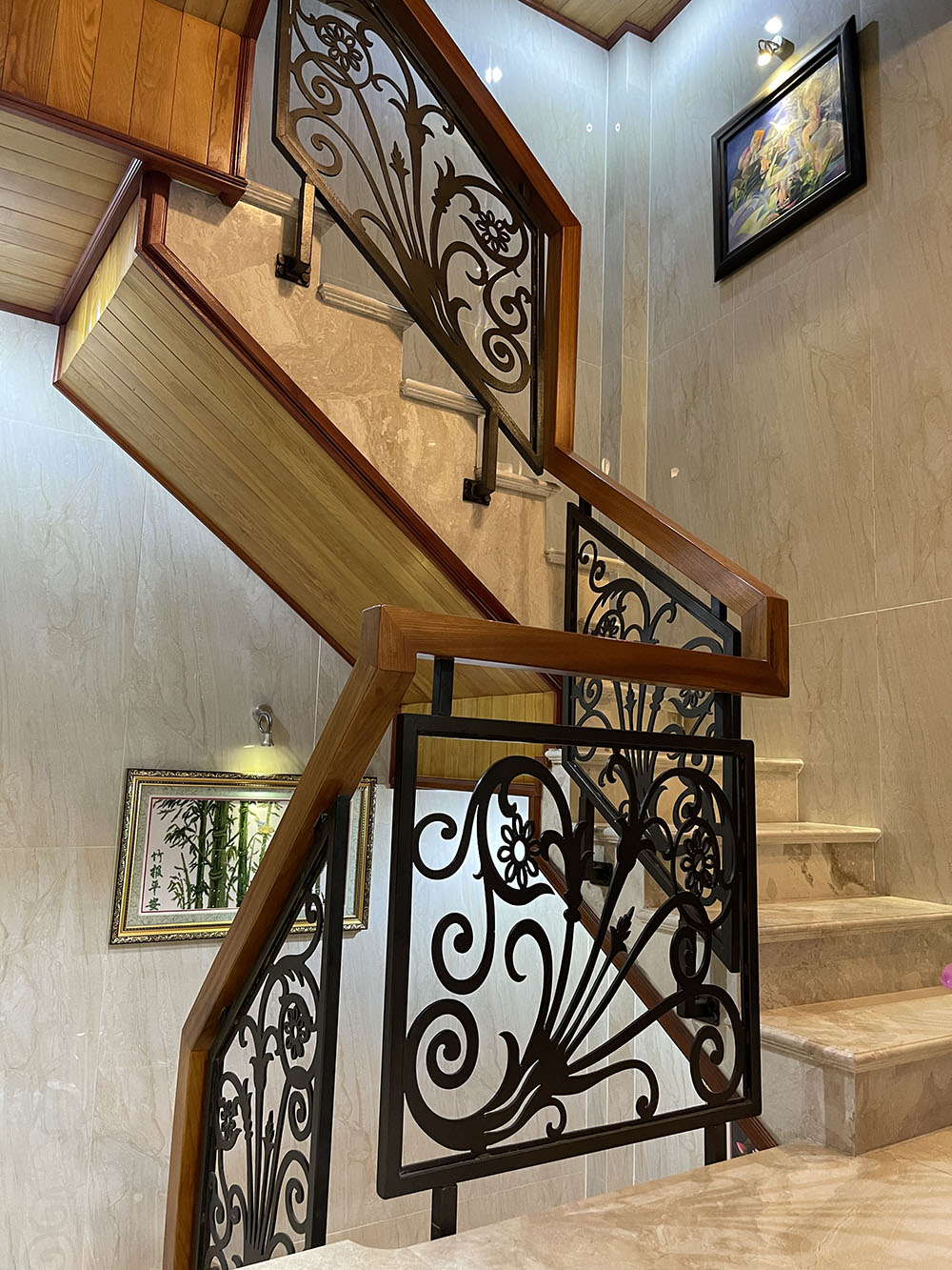 Bán nhà Huỳnh Tịnh Của, Quận 3 tuyệt phẩm B.thự Mini 4 lầu,c.trình nhà làm bằng đá Marble và Gỗ Quý - hẻm ôtô